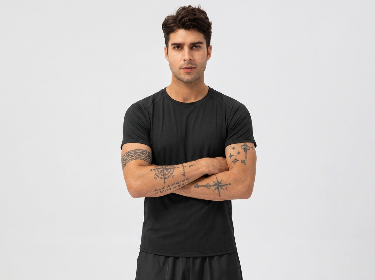 Front view, arms crossed - shoulder and bicep fit