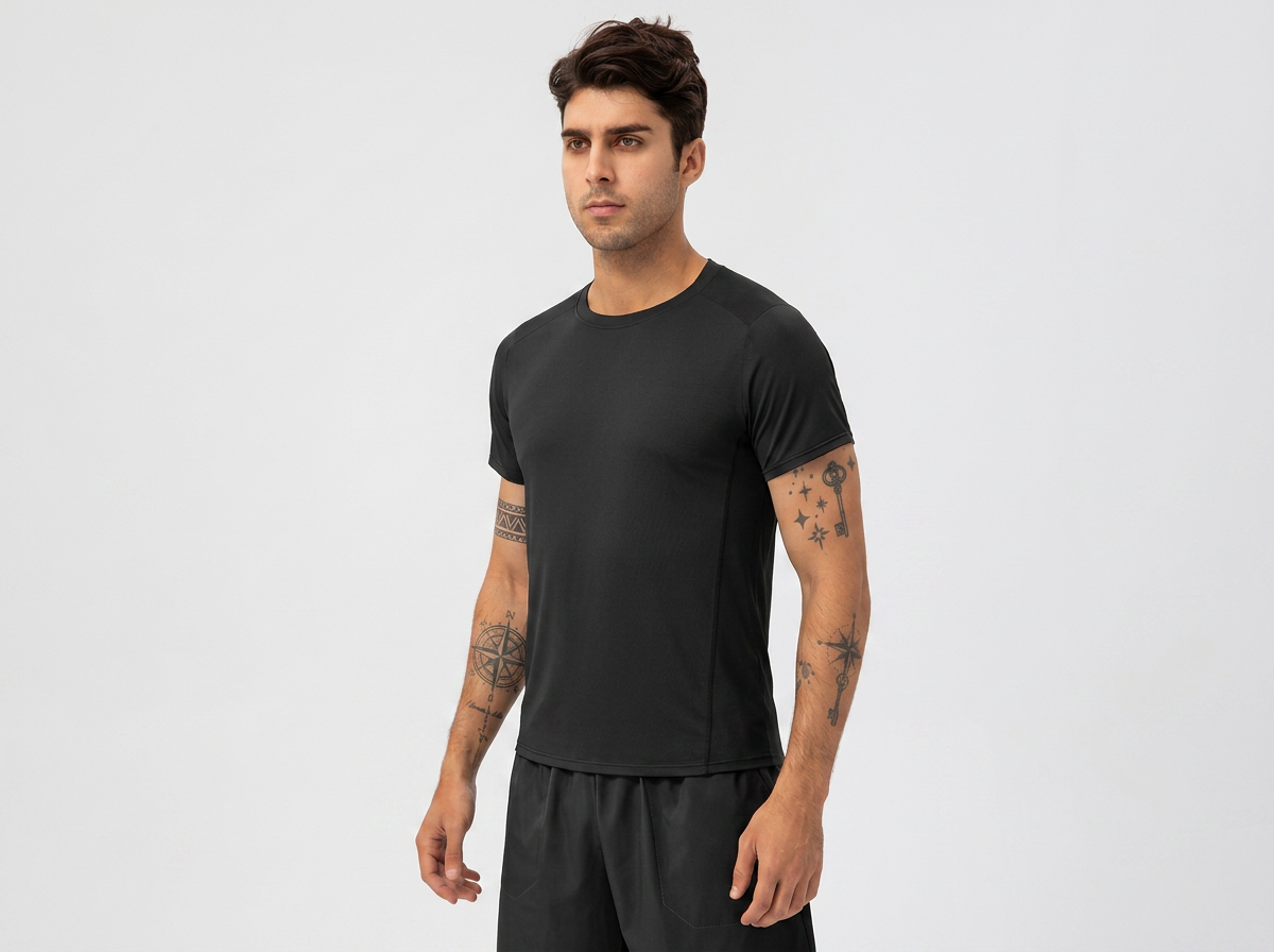 Three-quarter view - tapered silhouette